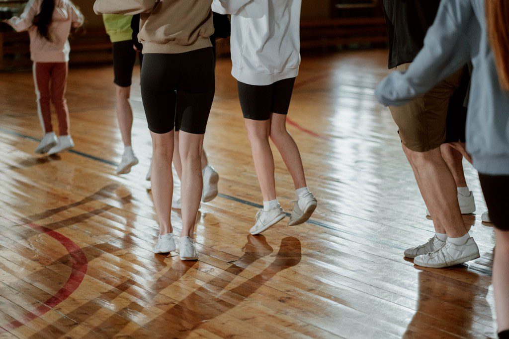 kids at a school dance dancing in a gymnasium